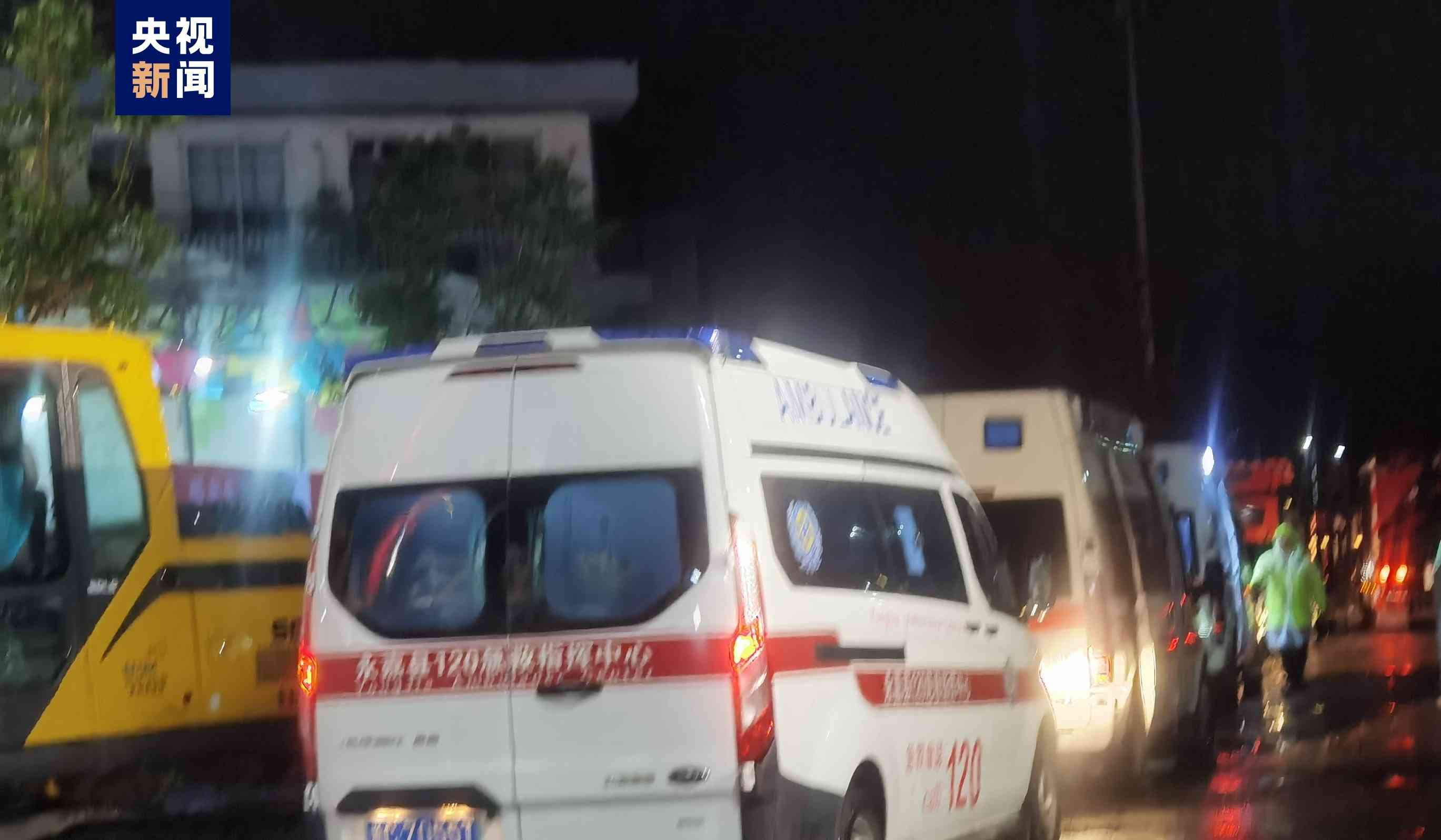 生死一瞬间，温州楼房垮塌现场剧痛抢救