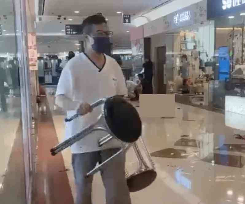  英雄一代: 何兆辉显大爱
