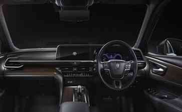  丰田皇冠Sedan旅行版曝光 与BMW、奥迪、梅赛德斯展开对决!