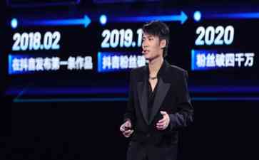  - 3000万"挥霍"，头部主播小杨哥“免费”献唱助粉丝解压