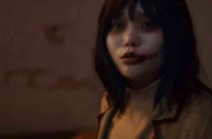 《笑起来像魔王，真身却温柔如水——揭秘表情包女子背后的故事！》