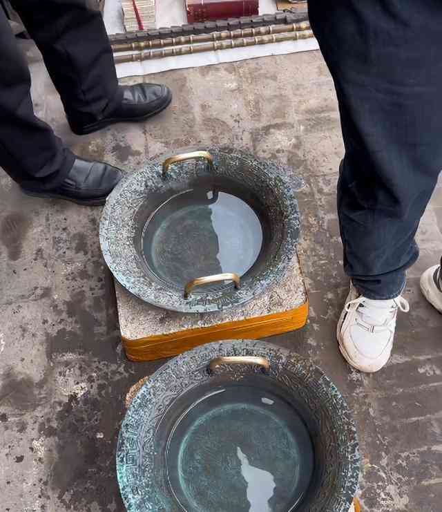  古城惊现“摸盆收费”事件