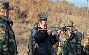  金正恩视察朝鲜军事基地