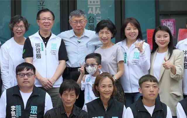 柯文哲云林行，张嘉郡跨党致意引发联想