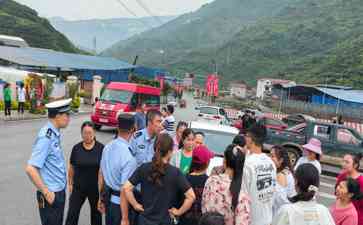  四川雅安山洪爆发：30余人失联，一级防汛应急启动！