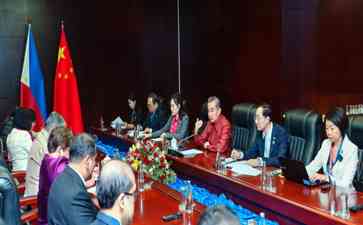 王毅在万象会见菲律宾外长，中菲关系面临新挑战？