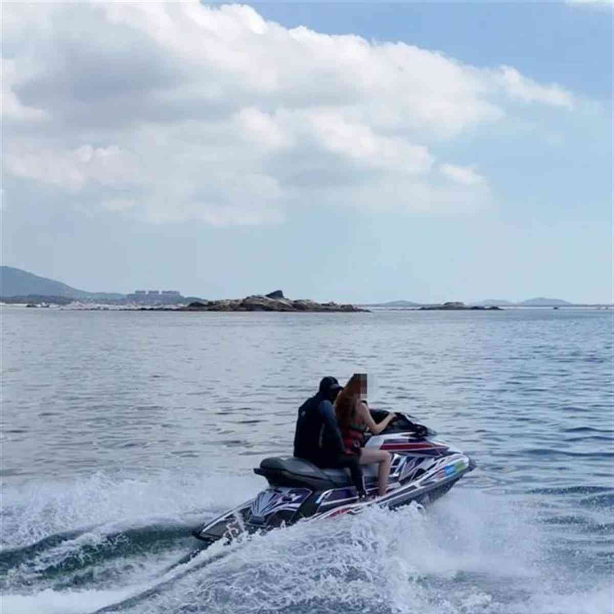 平潭摩托艇风波：安全员被指“袭胸”引争议